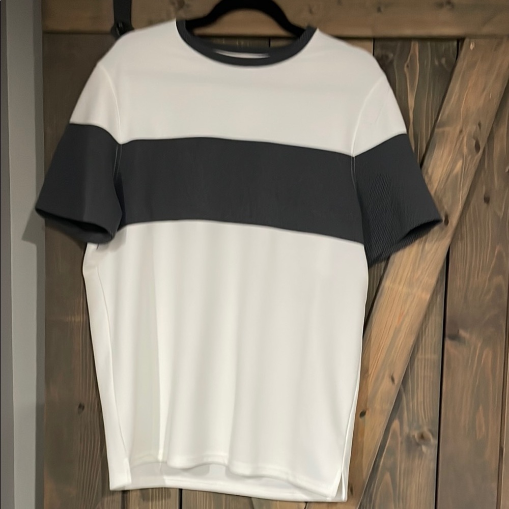 Vince Camuto White and Grey Short Sleeve Tee